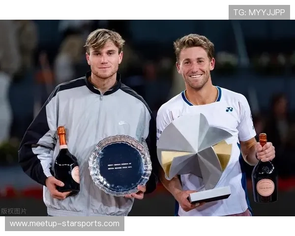 网坛最新动态：顶尖选手激战四大满贯赛场精彩回顾